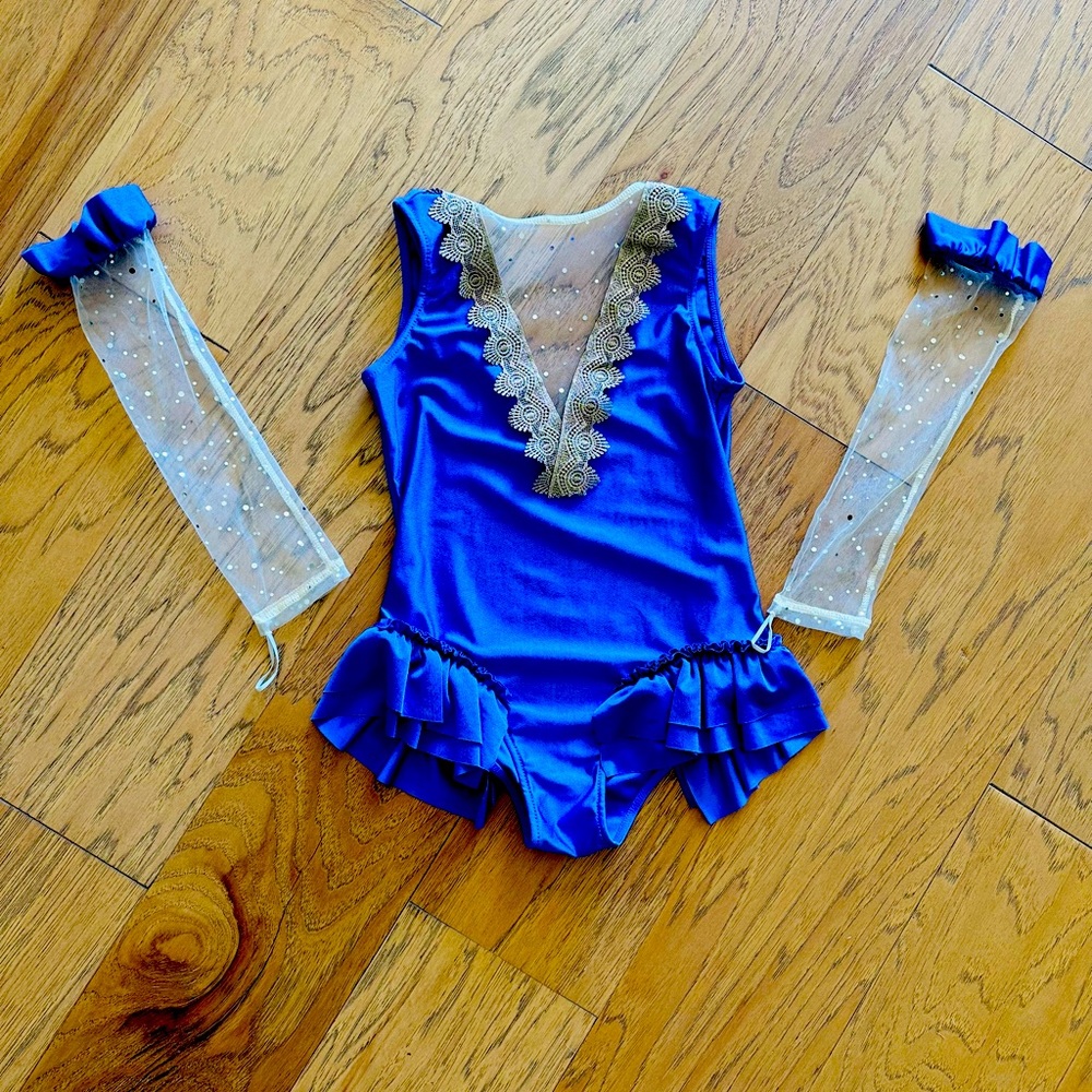 *✨Greatest Showman Inspired Leo with Arm gloves✨*
